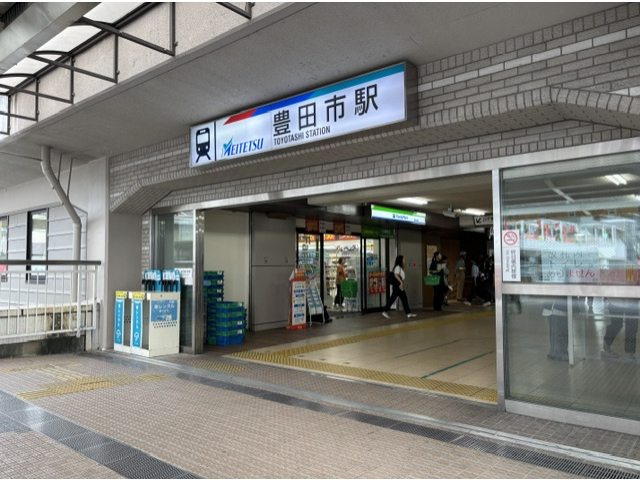 名鉄豊田市駅　改札外にございます。